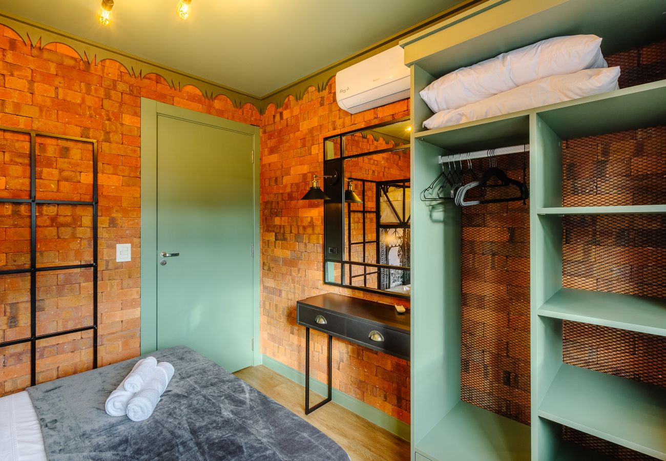 Apartamento em Canela - NOVO! Ap (1 suíte) temático EXPRESSO 221 Canela - Gramado