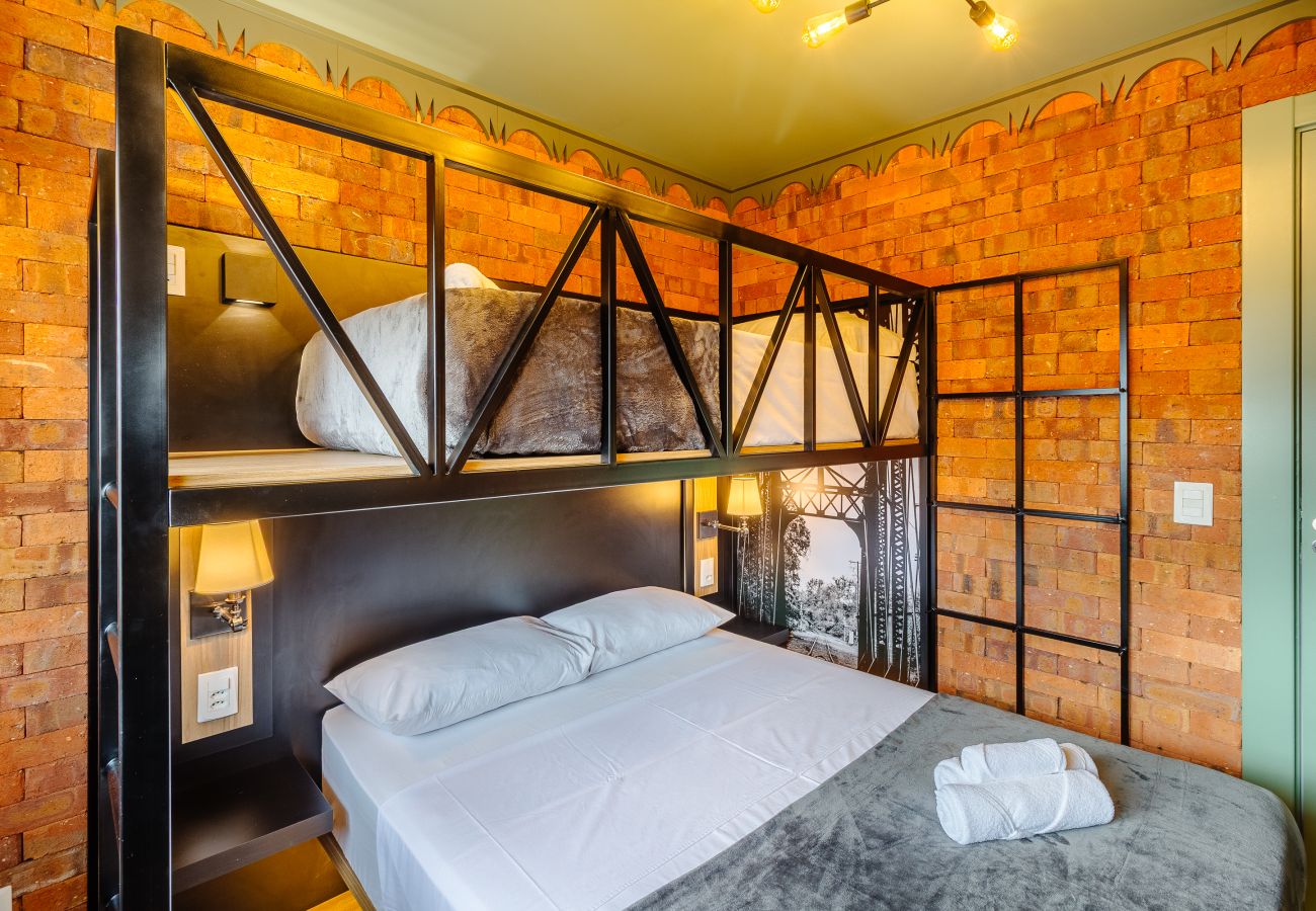 Apartamento em Canela - NOVO! Ap (1 suíte) temático EXPRESSO 221 Canela - Gramado