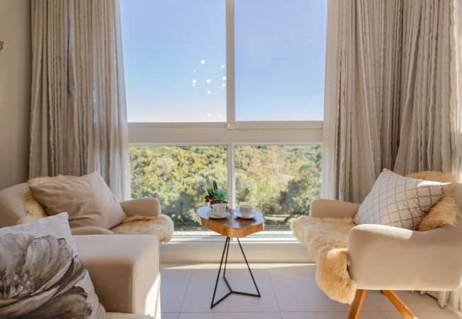 Apartamento em Gramado - Ap 2D (1 suíte) com Vista para o Bosque!