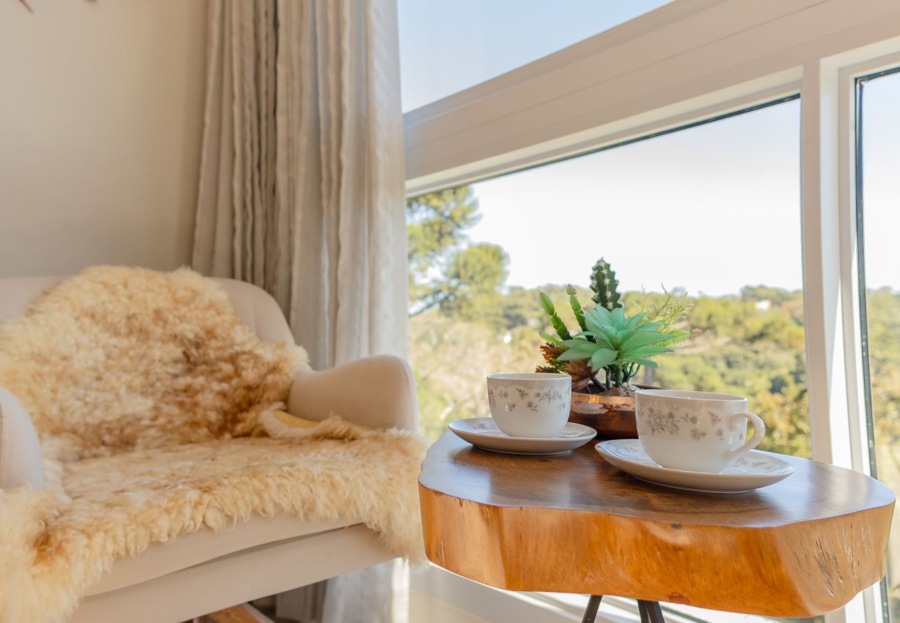 Apartamento em Gramado - Ap 2D (1 suíte) com Vista para o Bosque!
