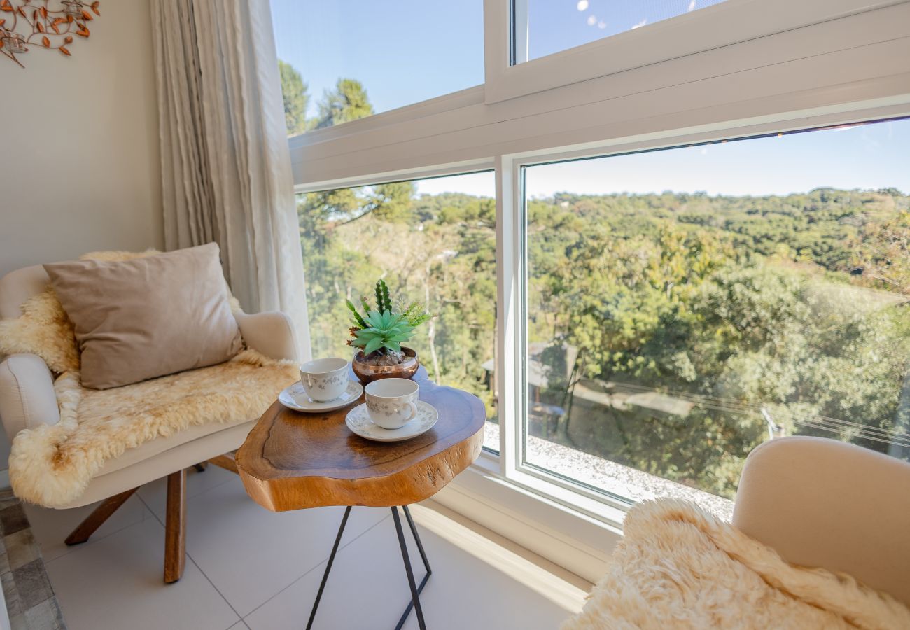 Apartamento em Gramado - Ap 2D (1 suíte) com Vista para o Bosque!