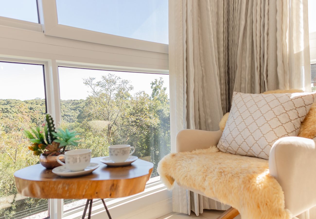 Apartamento em Gramado - Ap 2D (1 suíte) com Vista para o Bosque!