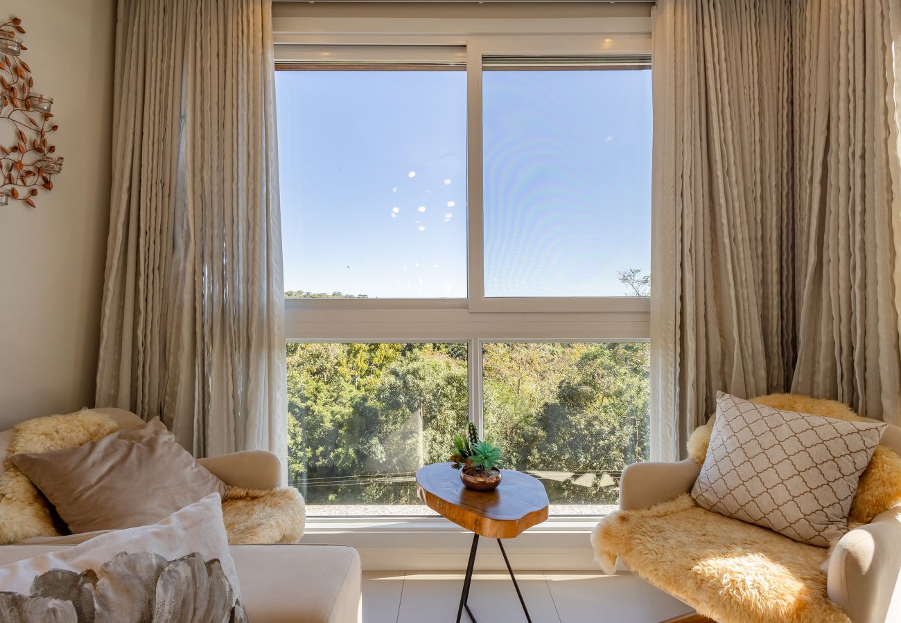 Apartamento em Gramado - Ap 2D (1 suíte) com Vista para o Bosque!