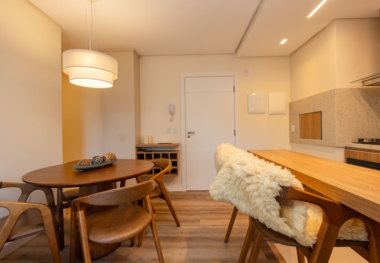 Apartamento em Gramado - NOVO! Ap 2D (1 suite e banho completo) no centro de Gramado!