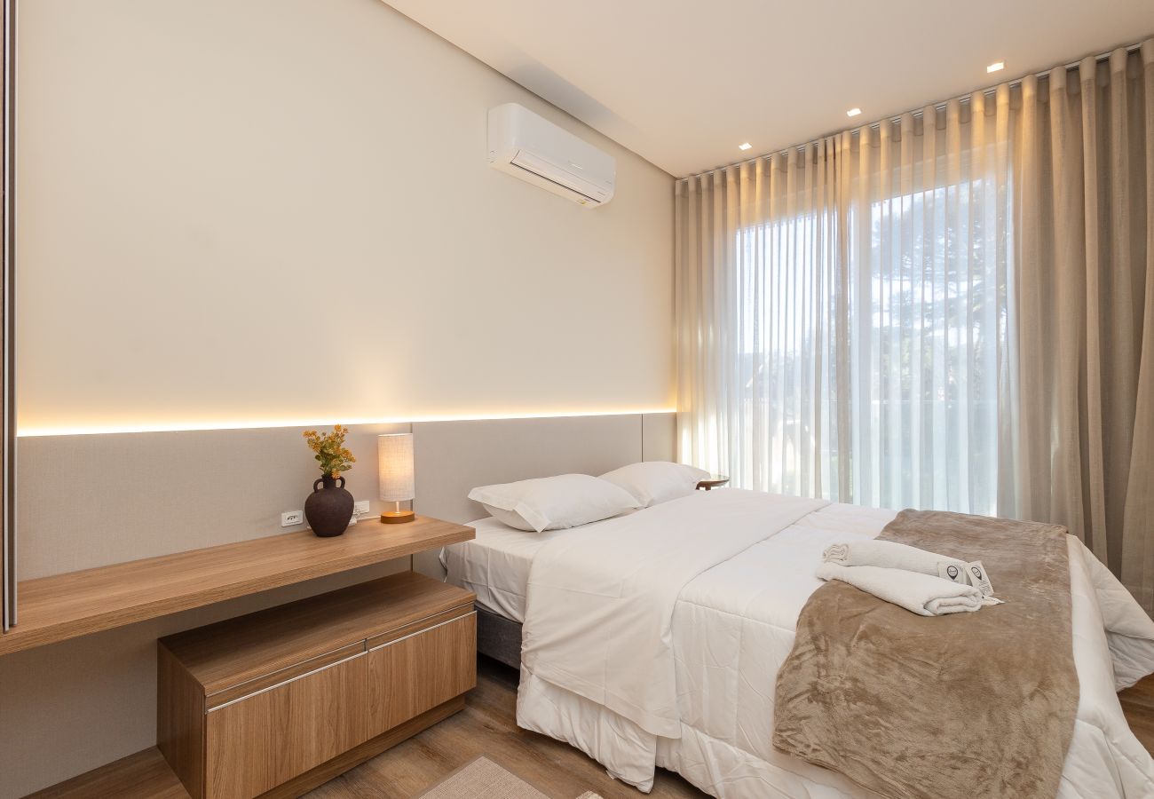 Apartamento em Gramado - NOVO! Ap 2D (1 suite e banho completo) no centro de Gramado!