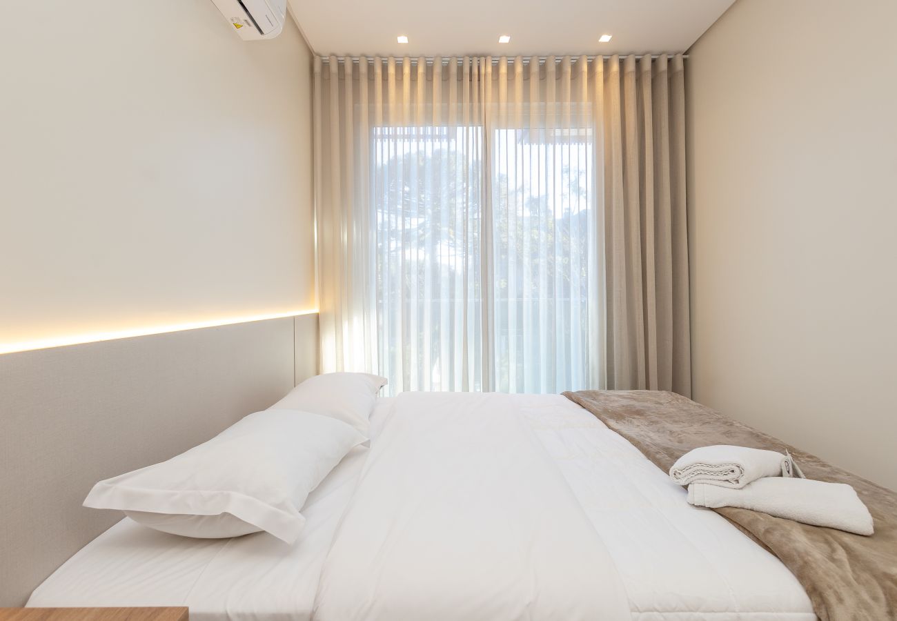 Apartamento em Gramado - NOVO! Ap 2D (1 suite e banho completo) no centro de Gramado!