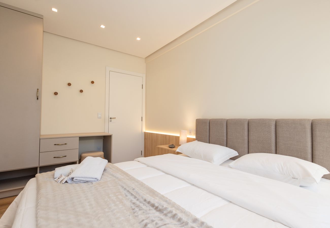 Apartamento em Gramado - NOVO! Ap 2D (1 suite e banho completo) no centro de Gramado!