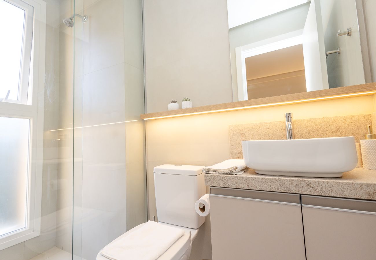 Apartamento em Gramado - NOVO! Ap 2D (1 suite e banho completo) no centro de Gramado!