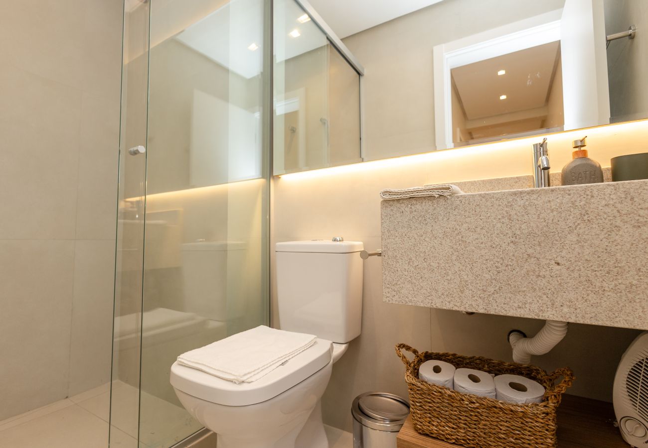 Apartamento em Gramado - NOVO! Ap 2D (1 suite e banho completo) no centro de Gramado!