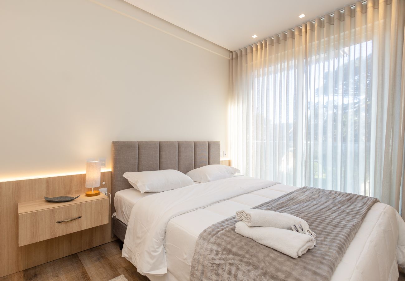 Apartamento em Gramado - NOVO! Ap 2D (1 suite e banho completo) no centro de Gramado!