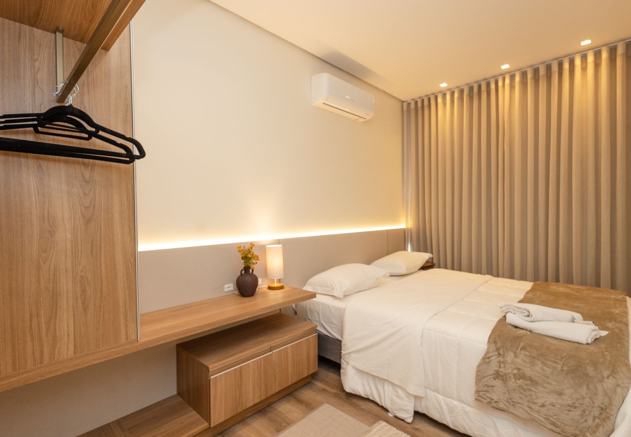 Apartamento em Gramado - NOVO! Ap 2D (1 suite e banho completo) no centro de Gramado!