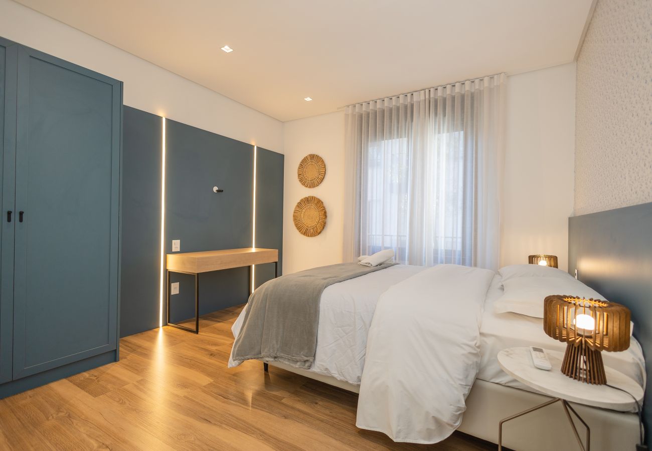 Apartamento em Gramado - NOVO! Apto 2 suítes a 400m da R Coberta!