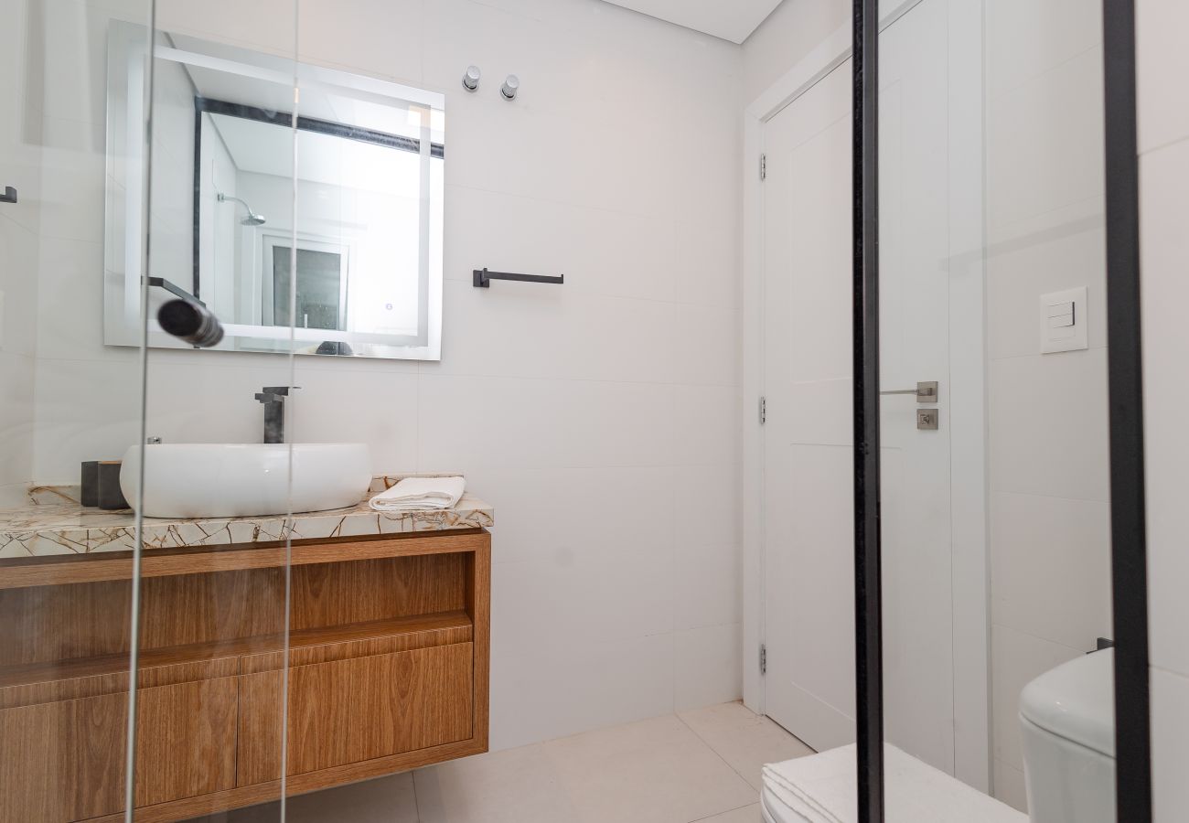 Apartamento em Gramado - ¡NOVO! Wine & Cinema! 1D dos sonhos, a 1,2km da R Coberta