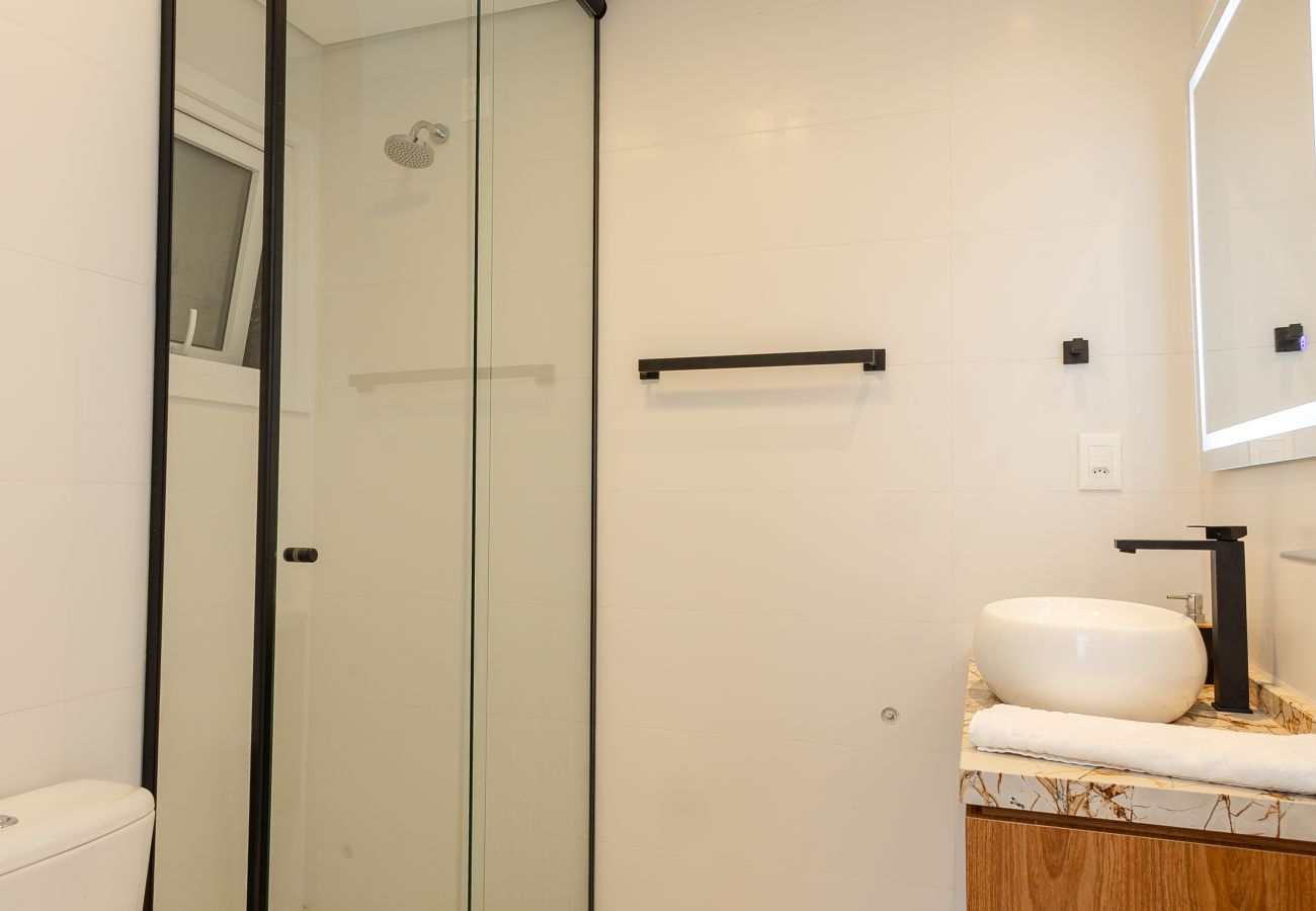 Apartamento em Gramado - ¡NOVO! Wine & Cinema! 1D dos sonhos, a 1,2km da R Coberta
