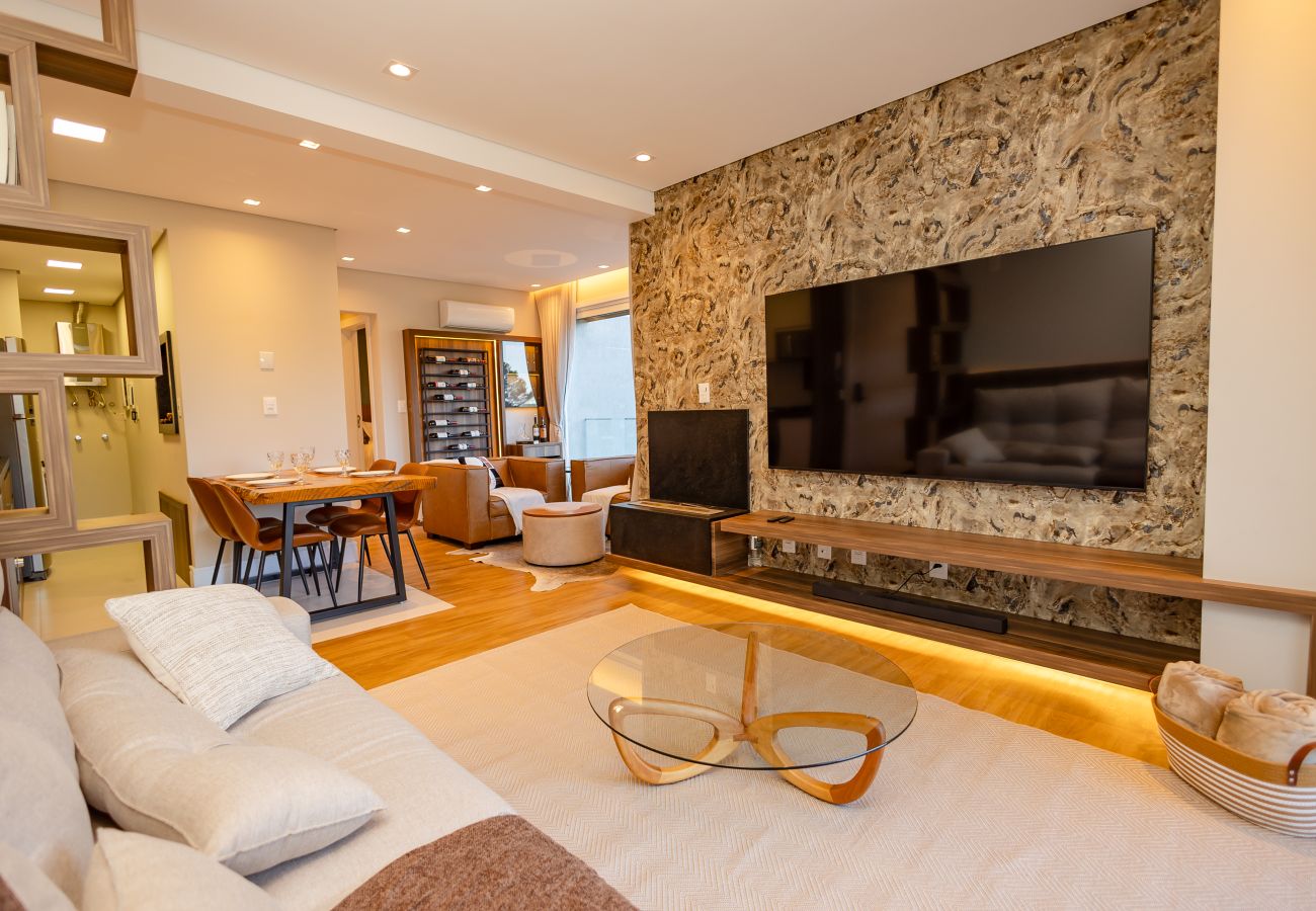 Apartamento em Gramado - ¡NOVO! Wine & Cinema! 1D dos sonhos, a 1,2km da R Coberta
