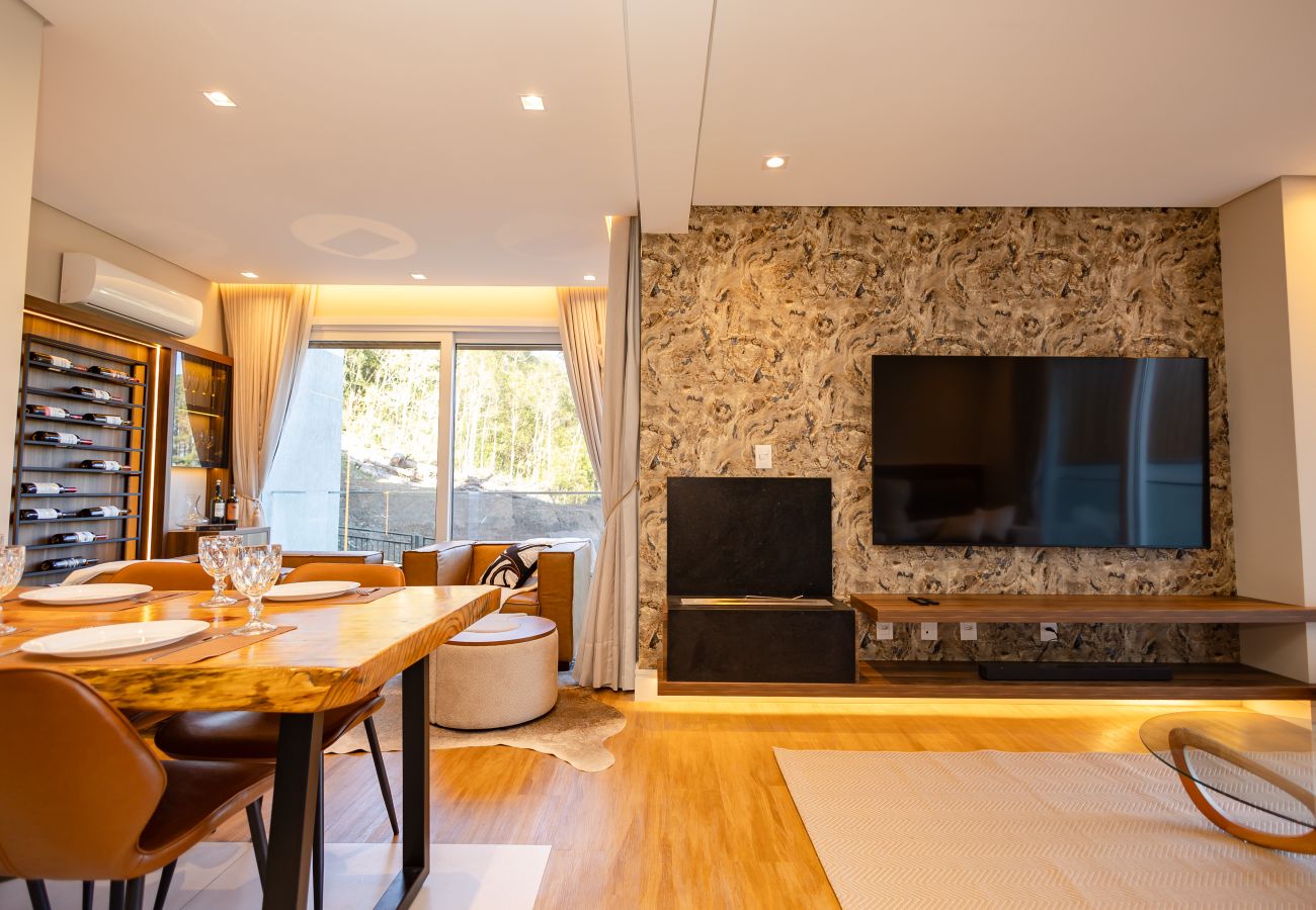 Apartamento em Gramado - ¡NOVO! Wine & Cinema! 1D dos sonhos, a 1,2km da R Coberta
