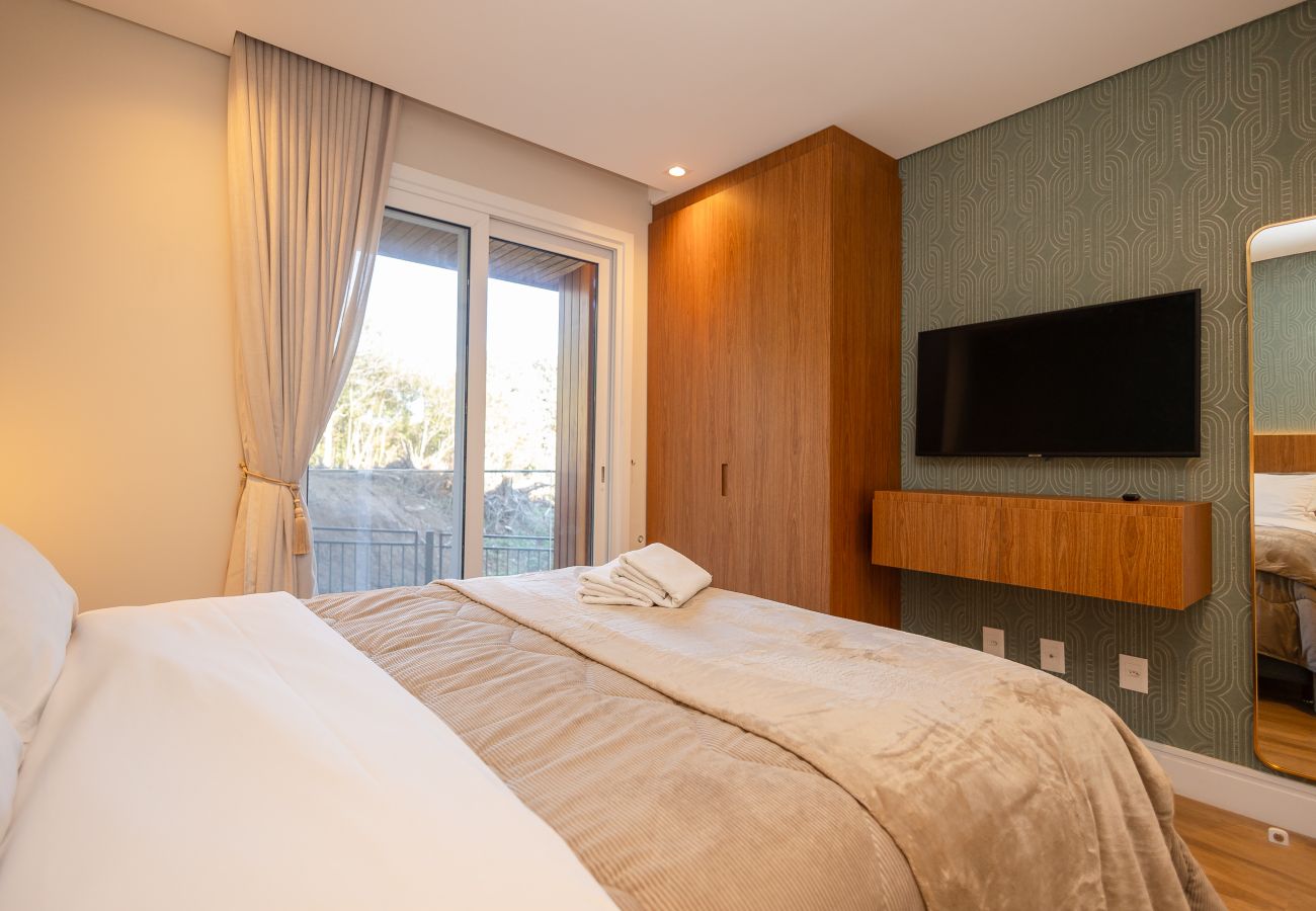 Apartamento em Gramado - ¡NOVO! Wine & Cinema! 1D dos sonhos, a 1,2km da R Coberta