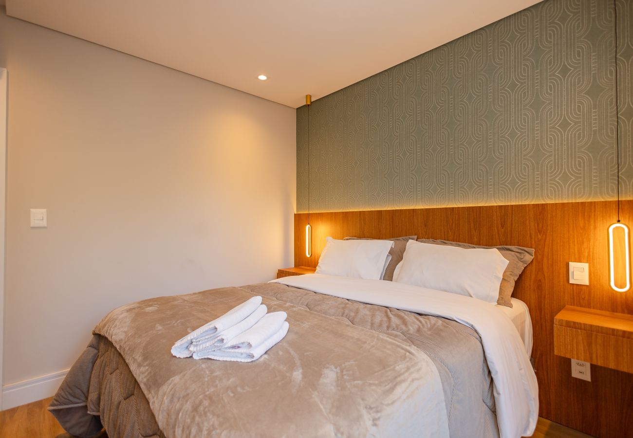 Apartamento em Gramado - ¡NOVO! Wine & Cinema! 1D dos sonhos, a 1,2km da R Coberta