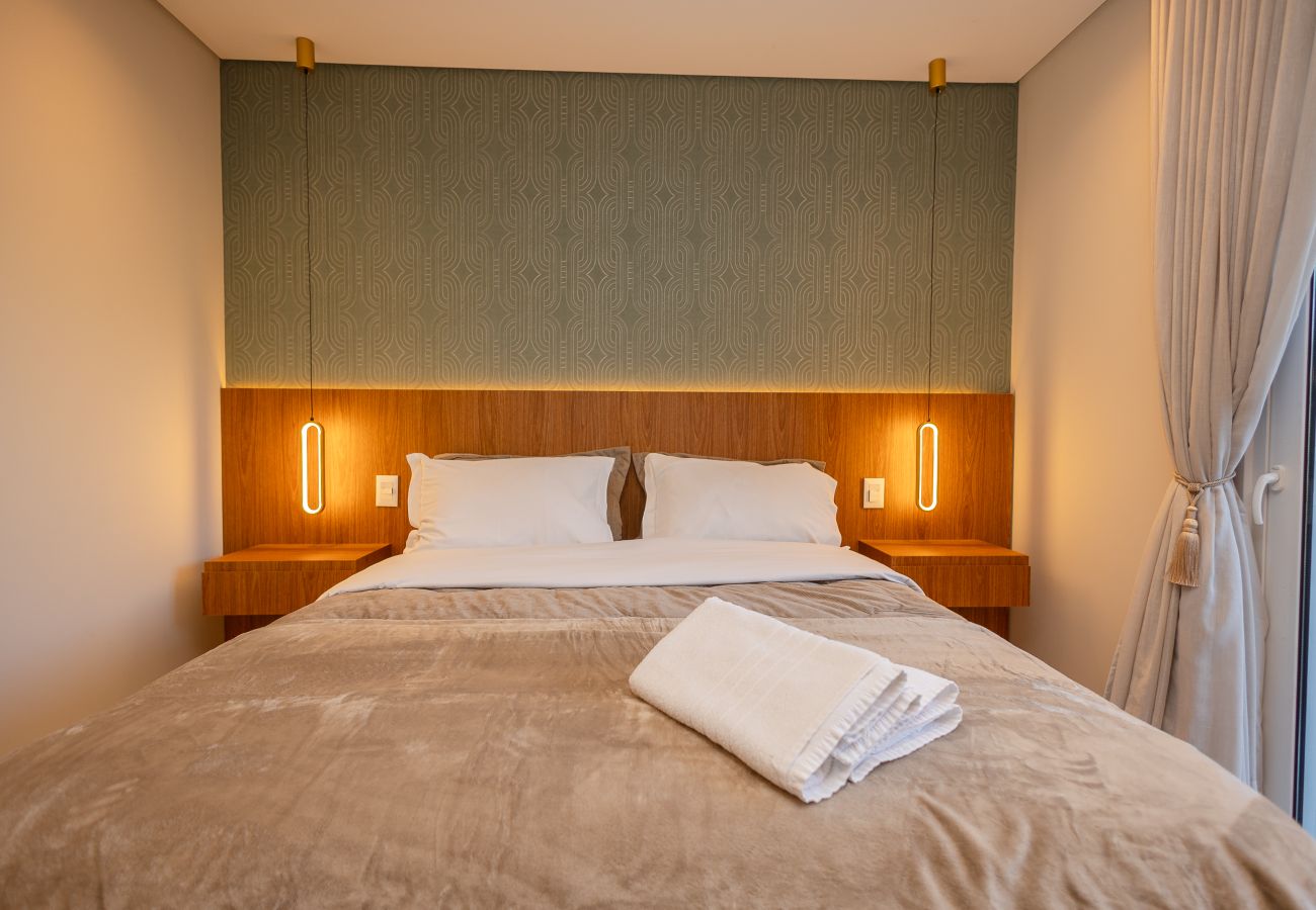 Apartamento em Gramado - ¡NOVO! Wine & Cinema! 1D dos sonhos, a 1,2km da R Coberta