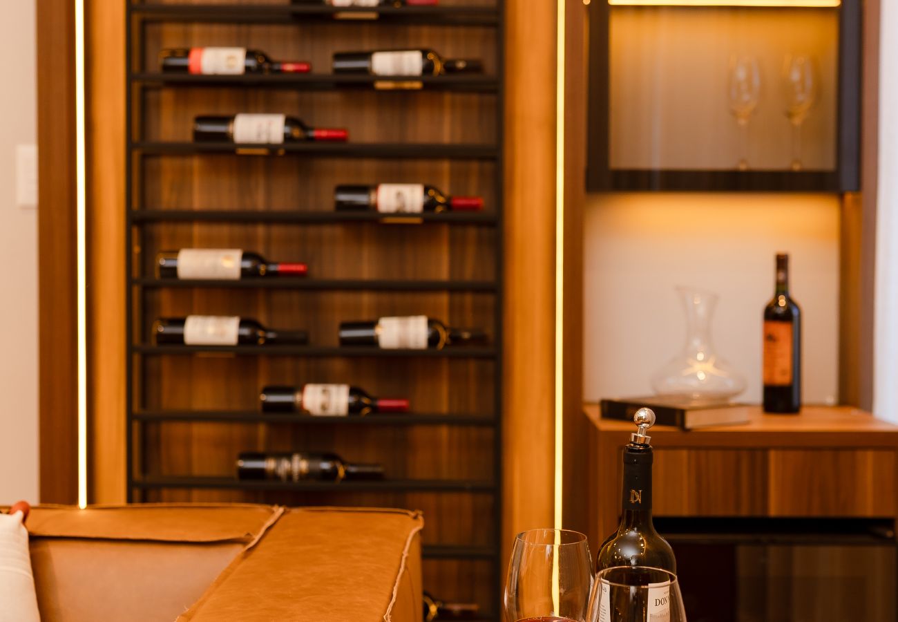 Apartamento em Gramado - ¡NOVO! Wine & Cinema! 1D dos sonhos, a 1,2km da R Coberta