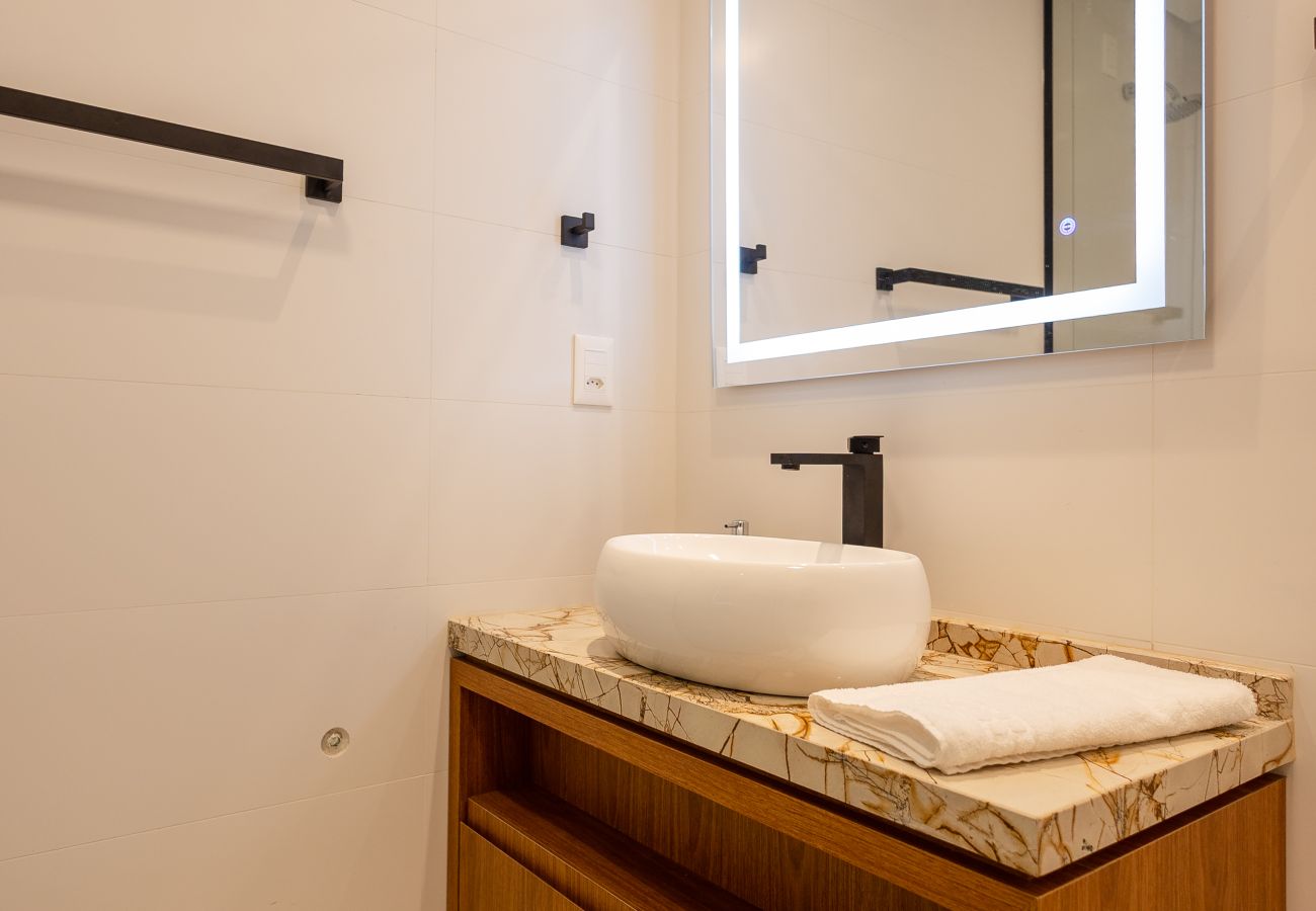 Apartamento em Gramado - ¡NOVO! Wine & Cinema! 1D dos sonhos, a 1,2km da R Coberta