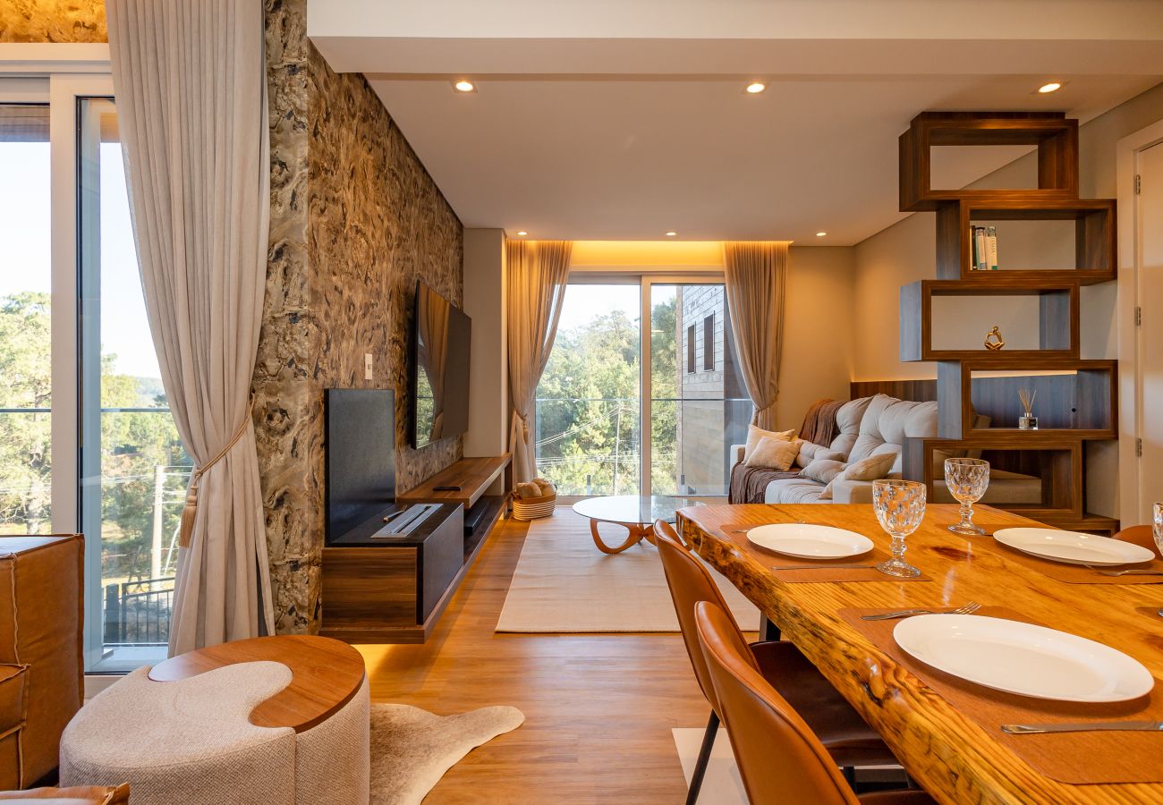 Apartamento em Gramado - ¡NOVO! Wine & Cinema! 1D dos sonhos, a 1,2km da R Coberta