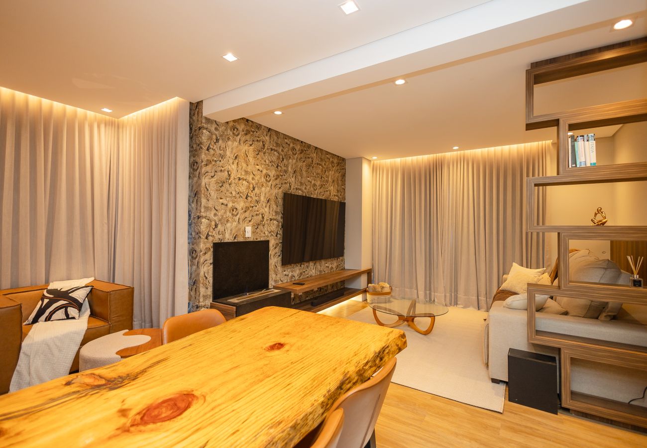 Apartamento em Gramado - ¡NOVO! Wine & Cinema! 1D dos sonhos, a 1,2km da R Coberta