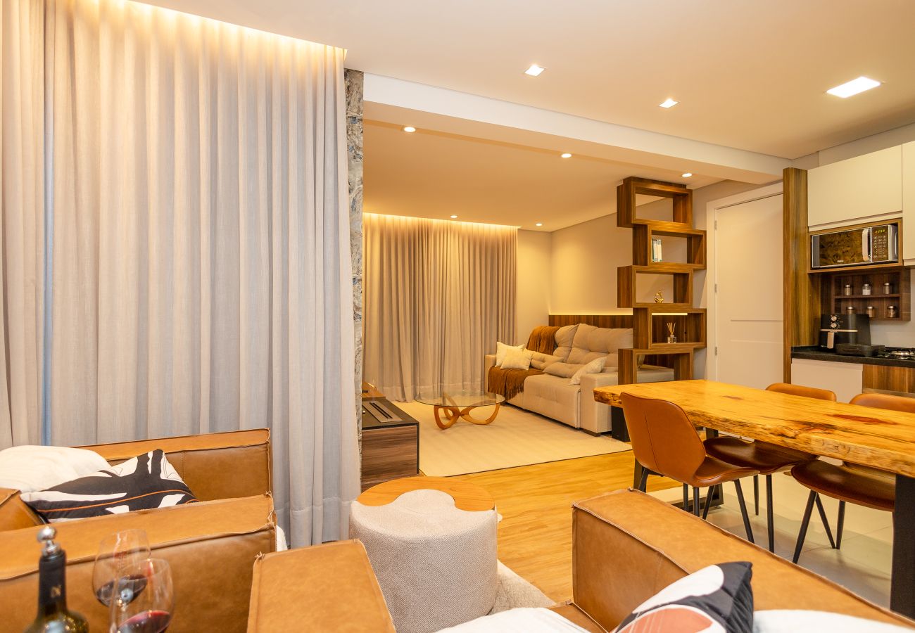 Apartamento em Gramado - ¡NOVO! Wine & Cinema! 1D dos sonhos, a 1,2km da R Coberta