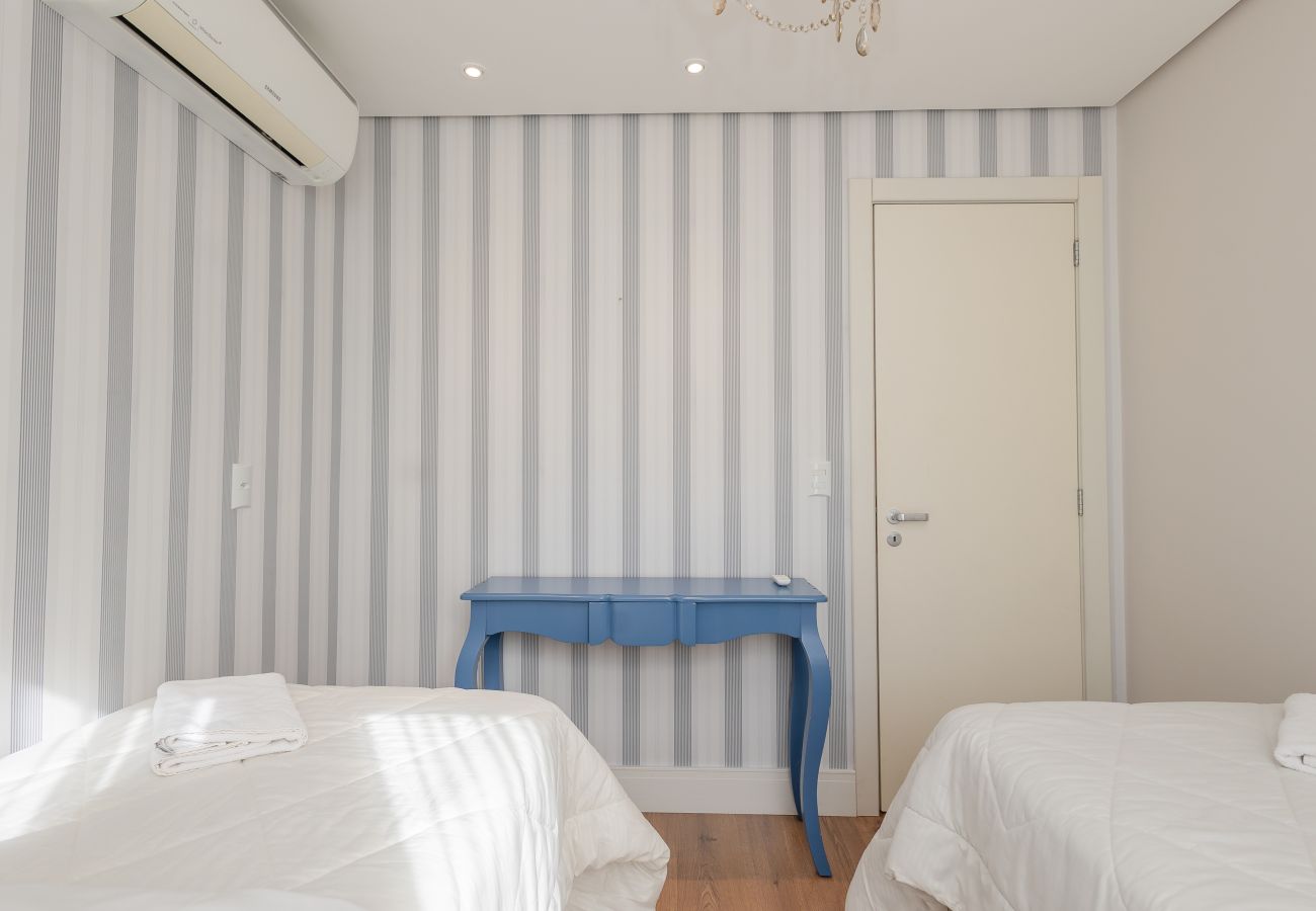 Apartamento em Gramado - ¡NOVO! Ap térreo 2D (1 suite) a 6 min da R Coberta