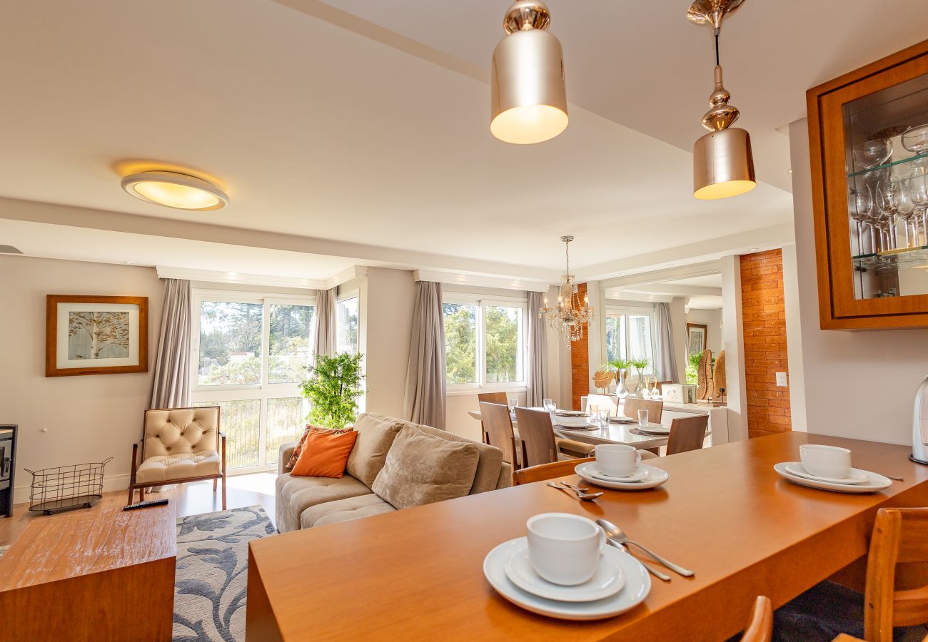 Apartamento em Gramado - ¡NOVO! Ap térreo 2D (1 suite) a 6 min da R Coberta