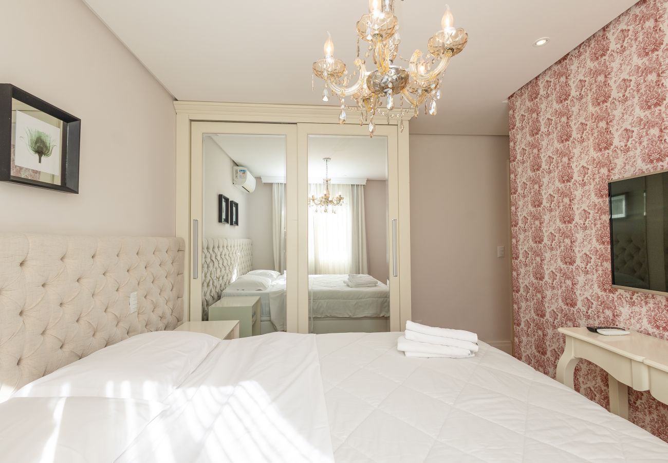 Apartamento em Gramado - ¡NOVO! Ap térreo 2D (1 suite) a 6 min da R Coberta