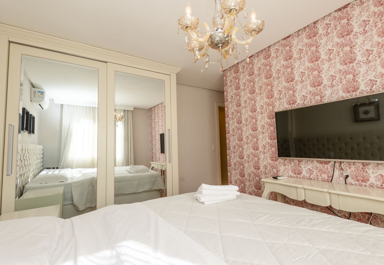 Apartamento em Gramado - ¡NOVO! Ap térreo 2D (1 suite) a 6 min da R Coberta