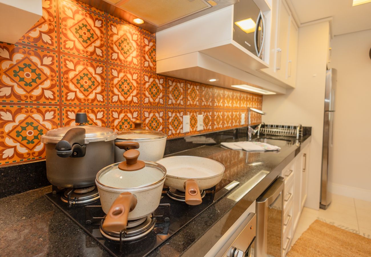 Apartamento em Gramado - ¡NOVO! Ap térreo 2D (1 suite) a 6 min da R Coberta