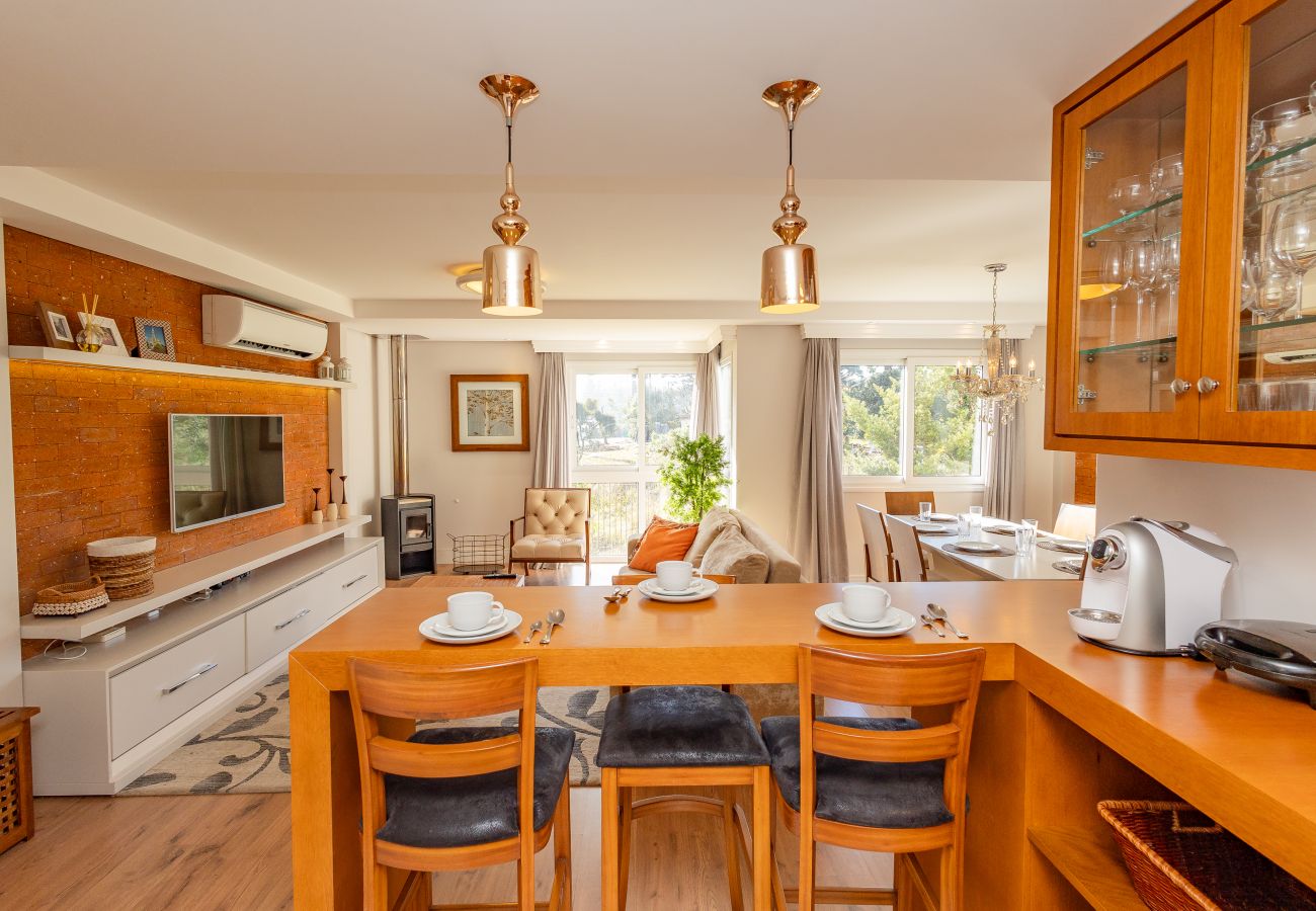 Apartamento em Gramado - ¡NOVO! Ap térreo 2D (1 suite) a 6 min da R Coberta
