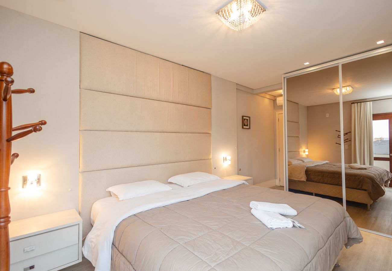 Apartamento em Gramado - NOVO! Ap 2Q com suite a 300m da R Coberta!