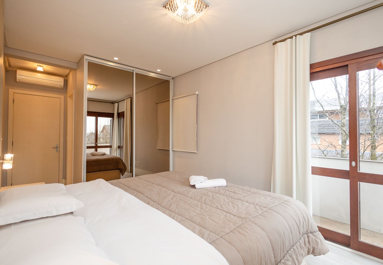 Apartamento em Gramado - NOVO! Ap 2Q com suite a 300m da R Coberta!