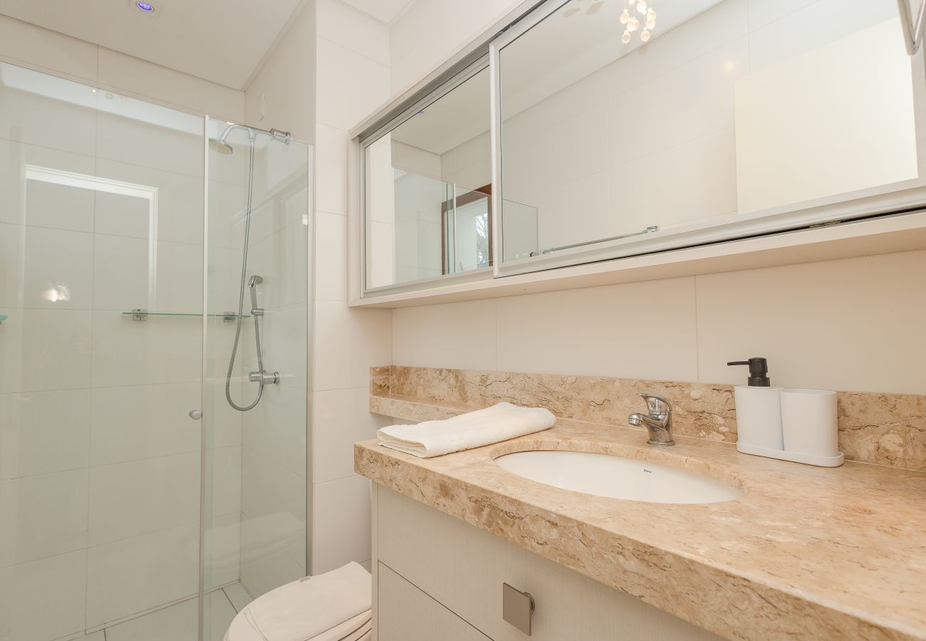 Apartamento em Gramado - NOVO! Ap 2Q com suite a 300m da R Coberta!