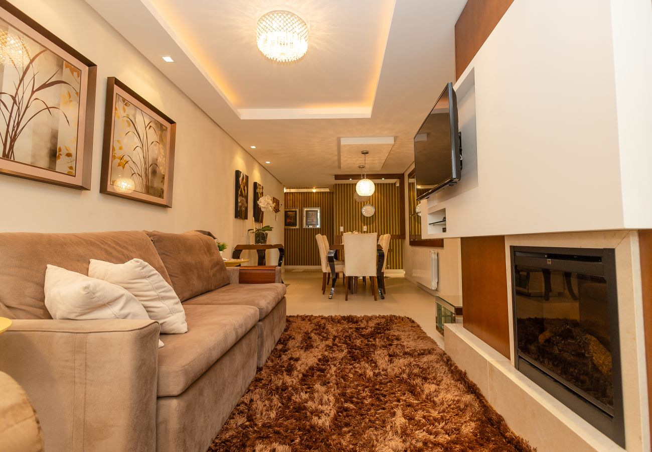 Apartamento em Gramado - Faça Tudo a Pé! 150m Rua Coberta | 2 Suítes