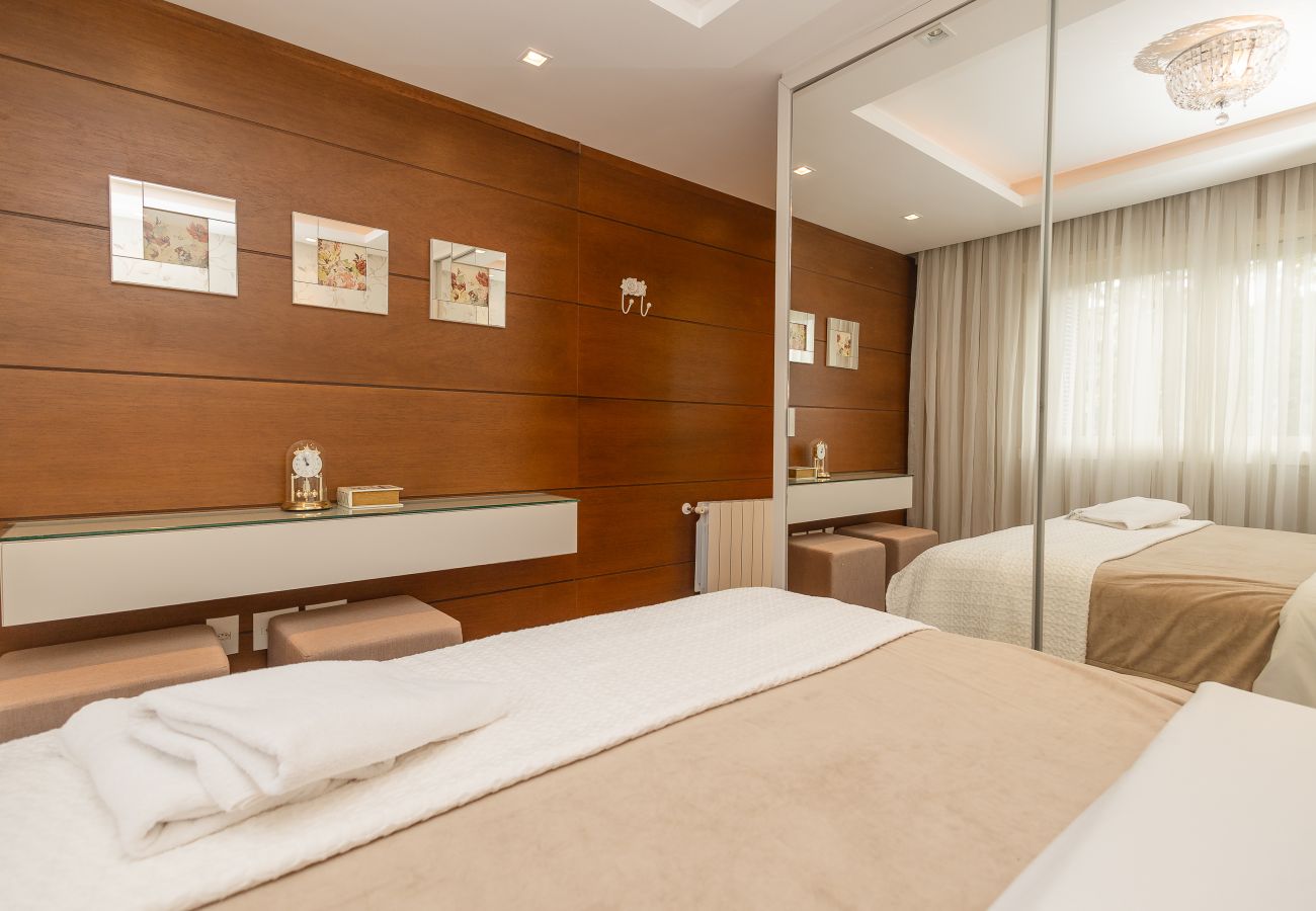 Apartamento em Gramado - Faça Tudo a Pé! 150m Rua Coberta | 2 Suítes