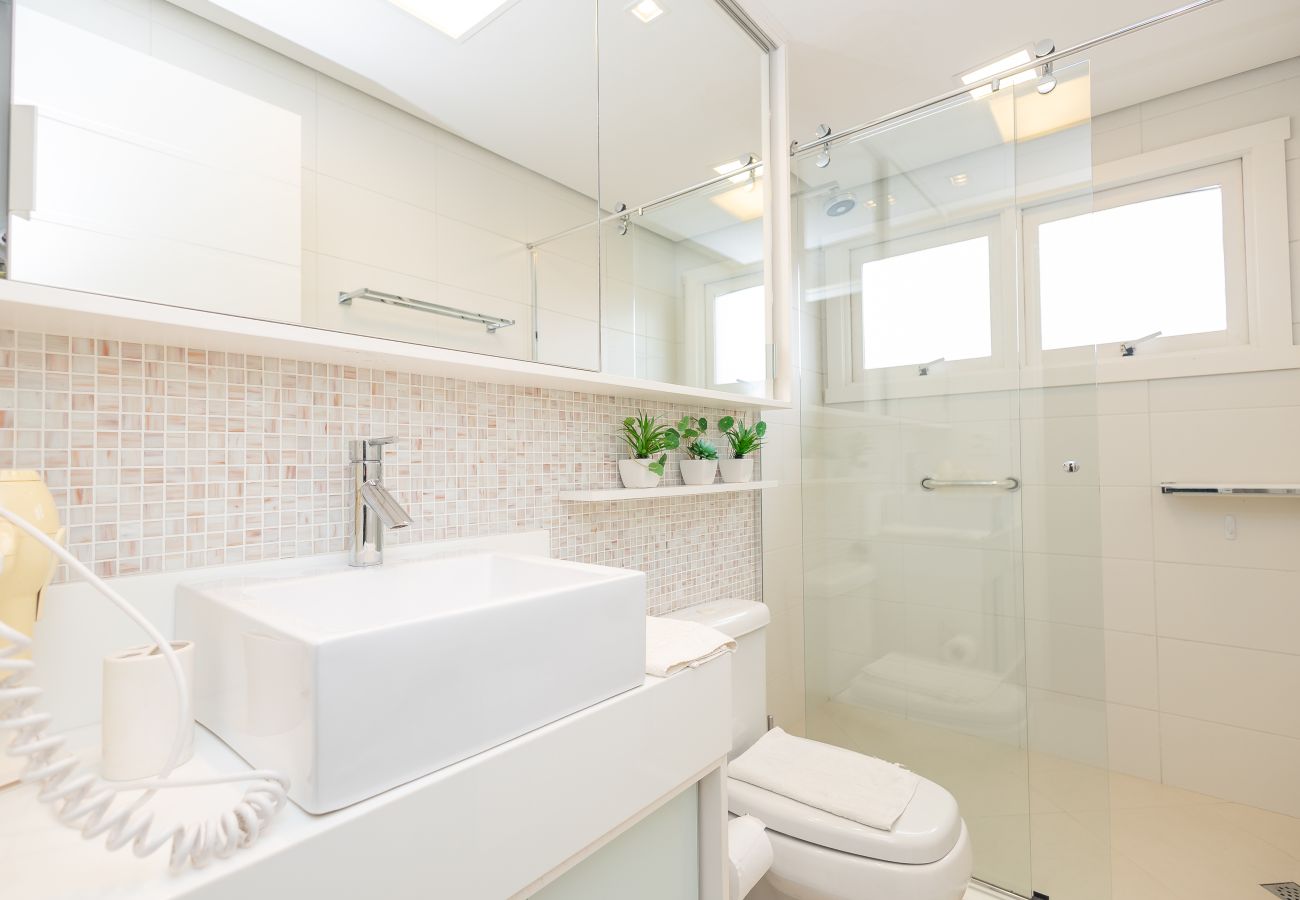 Apartamento em Gramado - Faça Tudo a Pé! 150m Rua Coberta | 2 Suítes