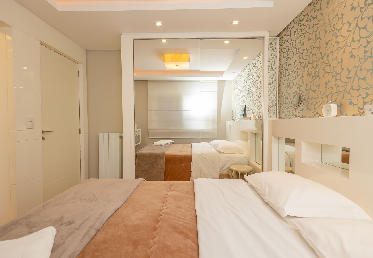 Apartamento em Gramado - Faça Tudo a Pé! 150m Rua Coberta | 2 Suítes
