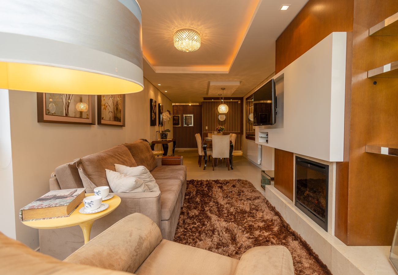 Apartamento em Gramado - Faça Tudo a Pé! 150m Rua Coberta | 2 Suítes