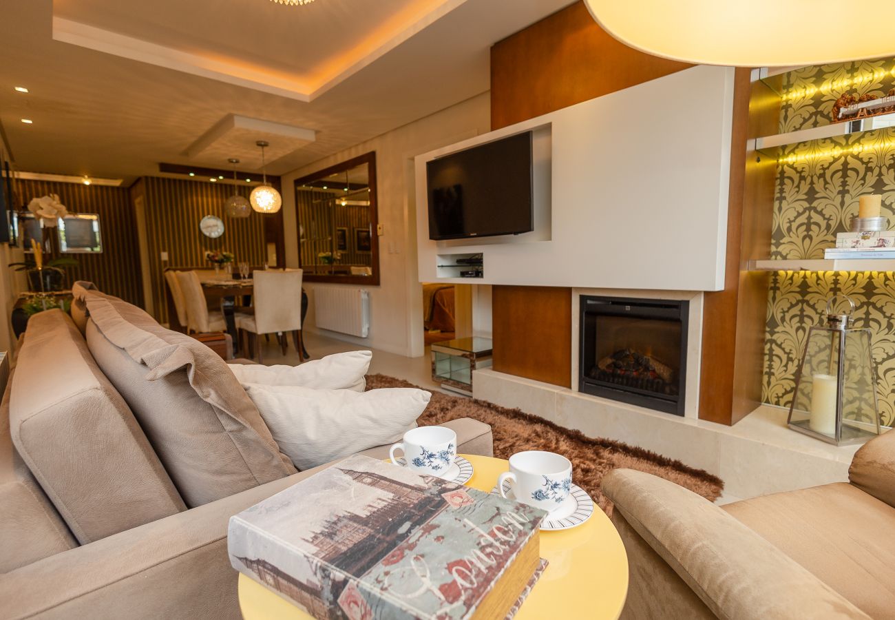 Apartamento em Gramado - Faça Tudo a Pé! 150m Rua Coberta | 2 Suítes
