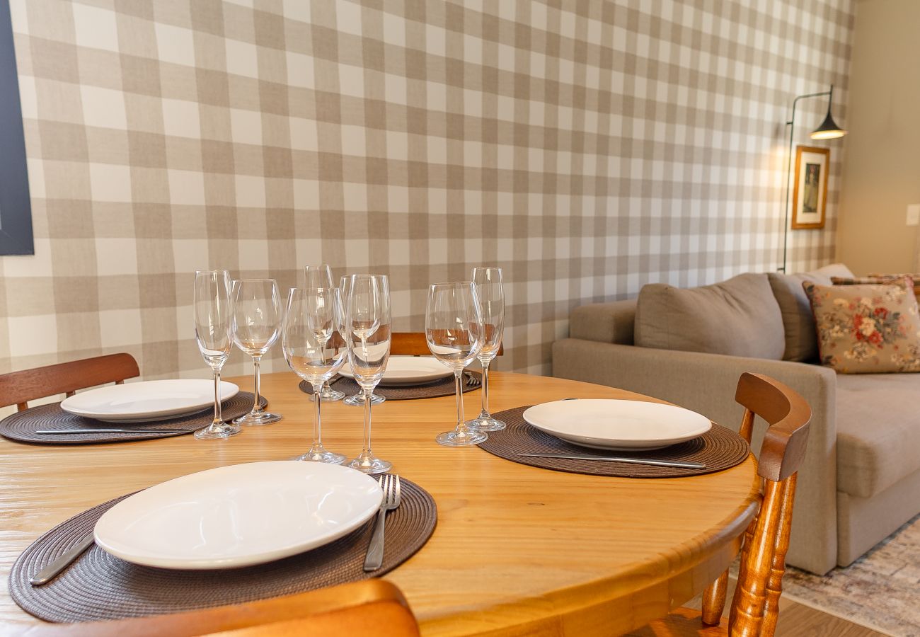 Apartamento em Gramado - 2 Apês Conectados | 100m Rua Torta | P/ 8 Pessoas