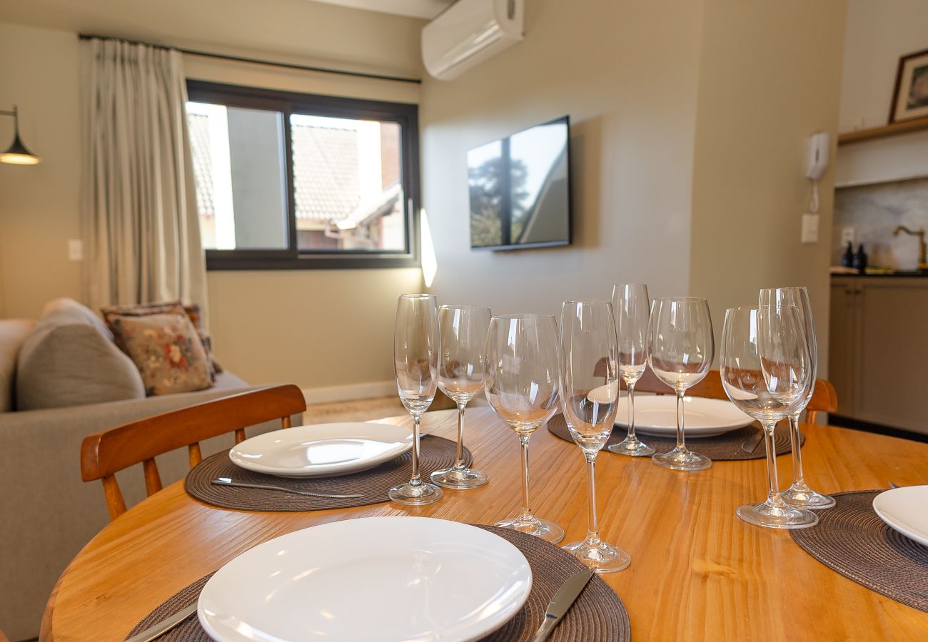 Apartamento em Gramado - 2 Apês Conectados | 100m Rua Torta | P/ 8 Pessoas