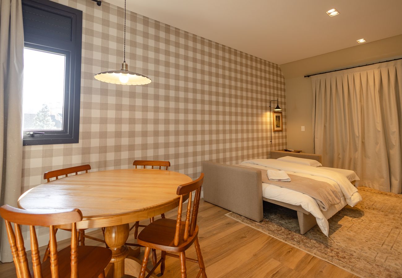 Apartamento em Gramado - 2 Apês Conectados | 100m Rua Torta | P/ 8 Pessoas