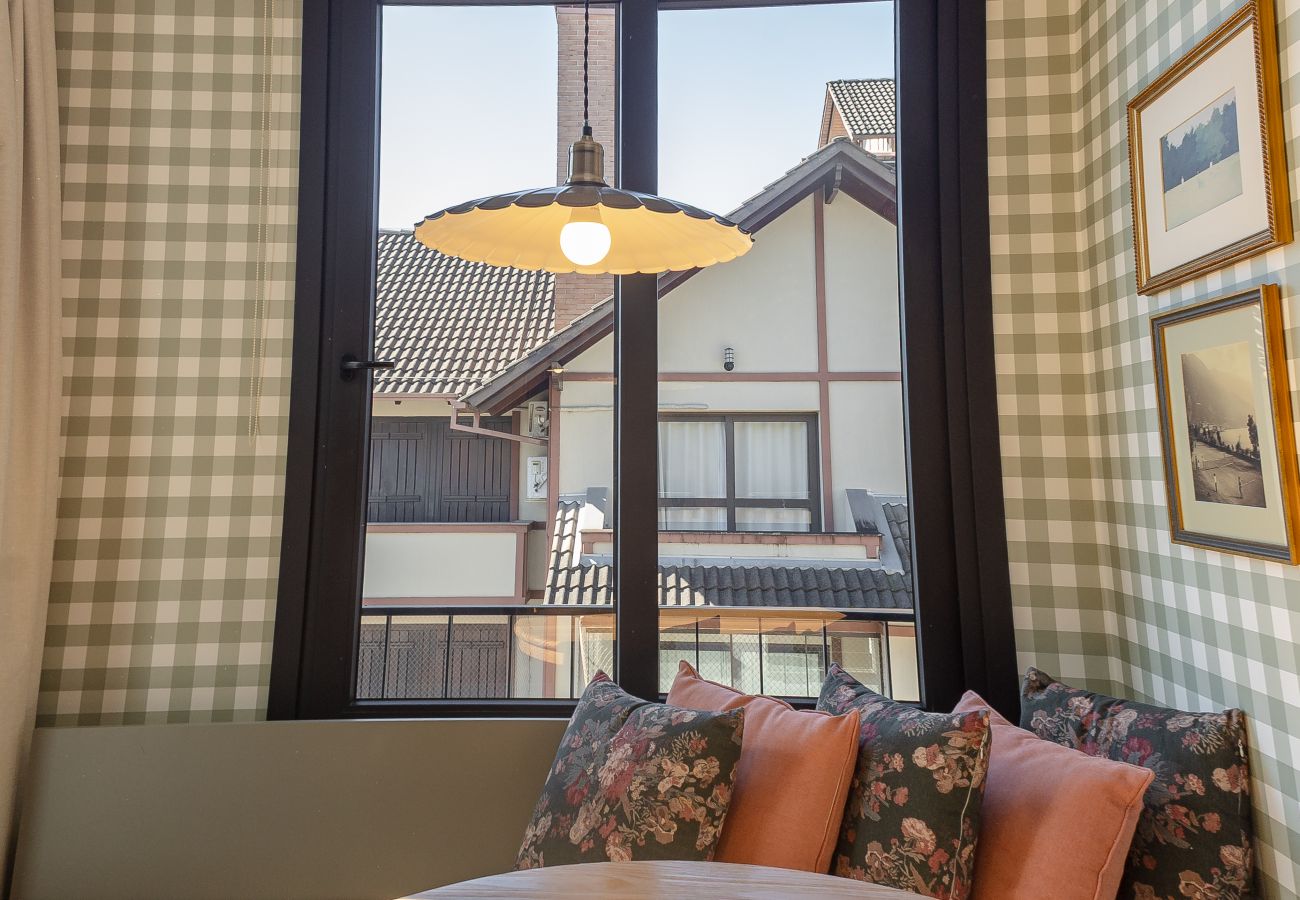Apartamento em Gramado - 2 Apês Conectados | 100m Rua Torta | P/ 8 Pessoas