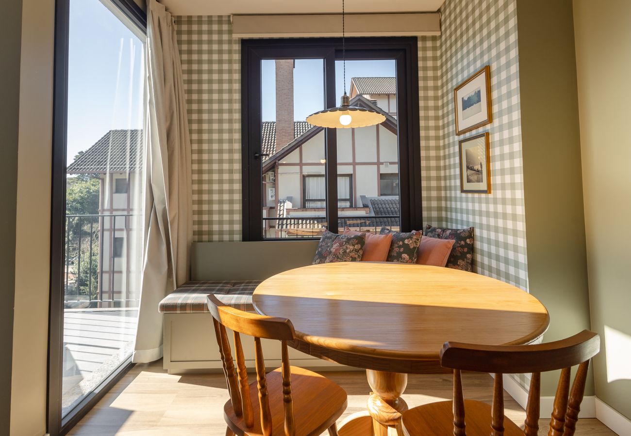 Apartamento em Gramado - 2 Apês Conectados | 100m Rua Torta | P/ 8 Pessoas