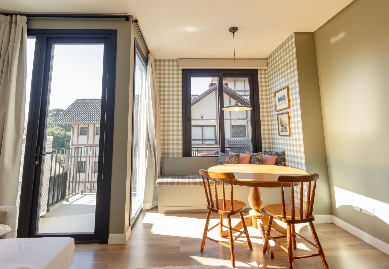 Apartamento em Gramado - 2 Apês Conectados | 100m Rua Torta | P/ 8 Pessoas