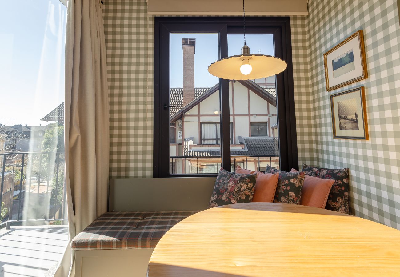 Apartamento em Gramado - 2 Apês Conectados | 100m Rua Torta | P/ 8 Pessoas